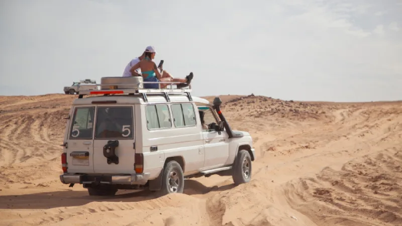 Safari en Jeep 4X4 durante la puesta del sol